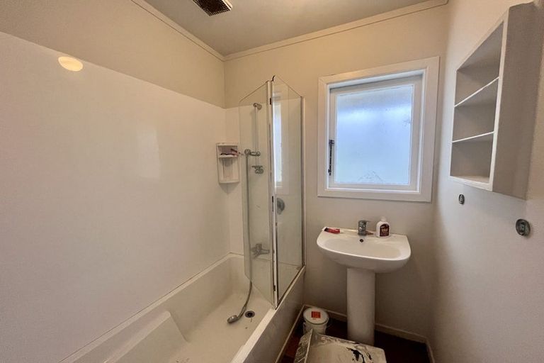 Photo of property in 3 Ozich Avenue, Te Atatu South, Auckland, 0610