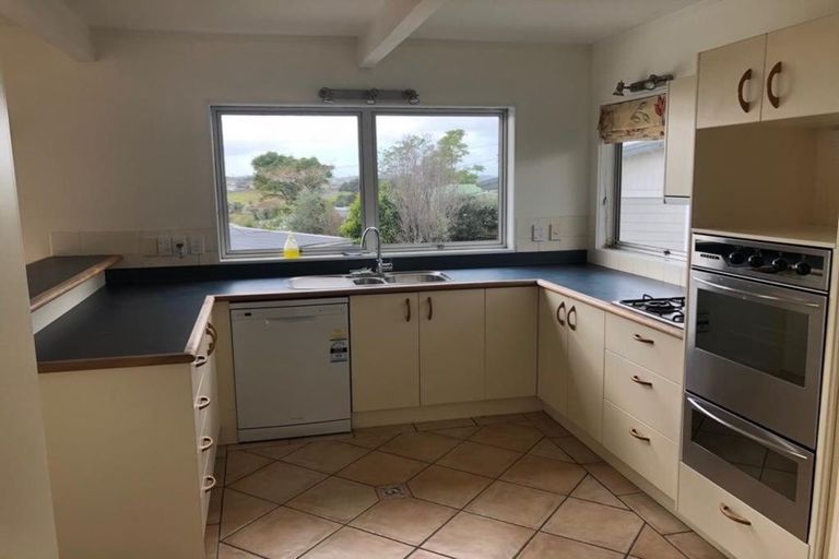 Photo of property in 3 Moera Place, Stanmore Bay, Whangaparaoa, 0932
