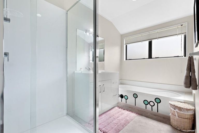 Photo of property in 1/3 Margan Avenue, New Lynn, Auckland, 0600