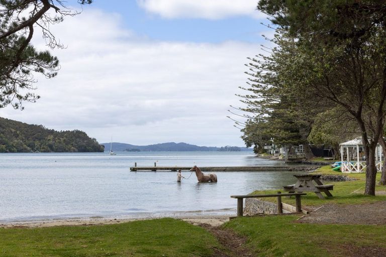 Photo of property in 117 Brick Bay Drive, Sandspit, Warkworth, 0982