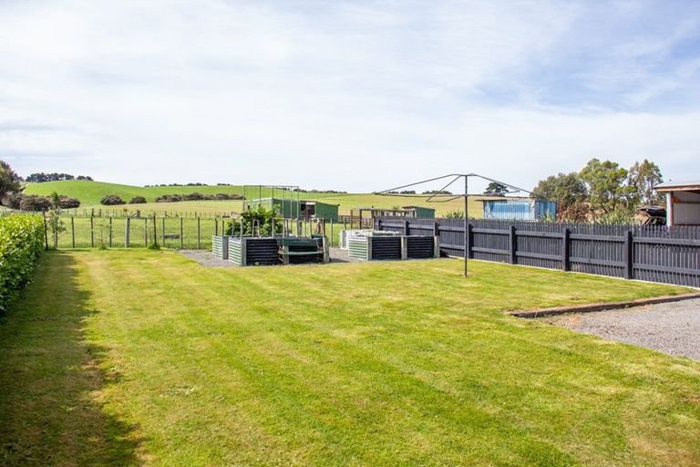 Photo of property in 105 Fraters Road, Martinborough, 5781