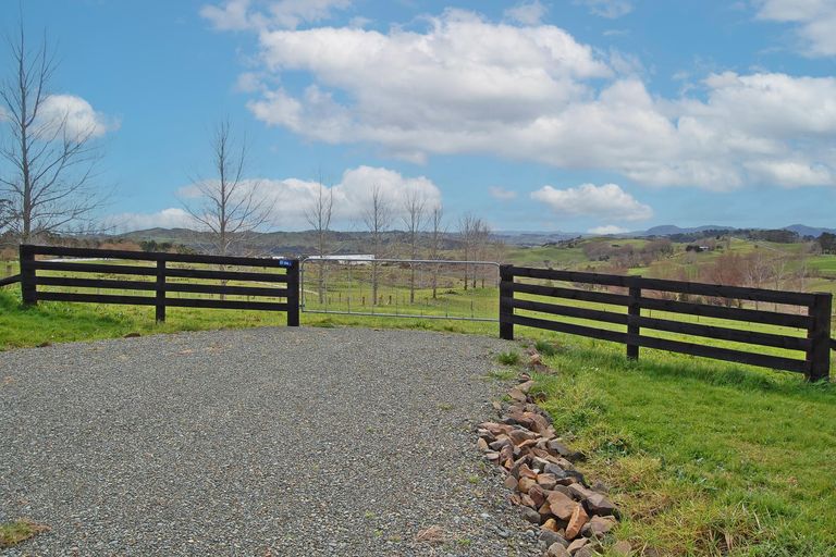 Photo of property in 54 Rangiora Road, Kaiwaka, 0573