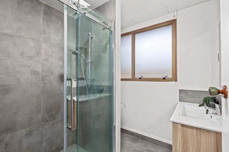 Photo of property in 8a Queenspark Drive, Parklands, Christchurch, 8083