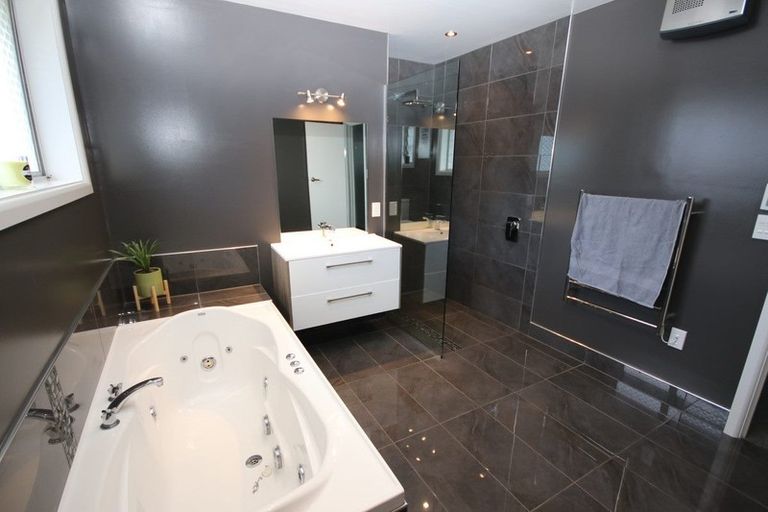 Photo of property in 105 Grove Street, Tinwald, Ashburton, 7700