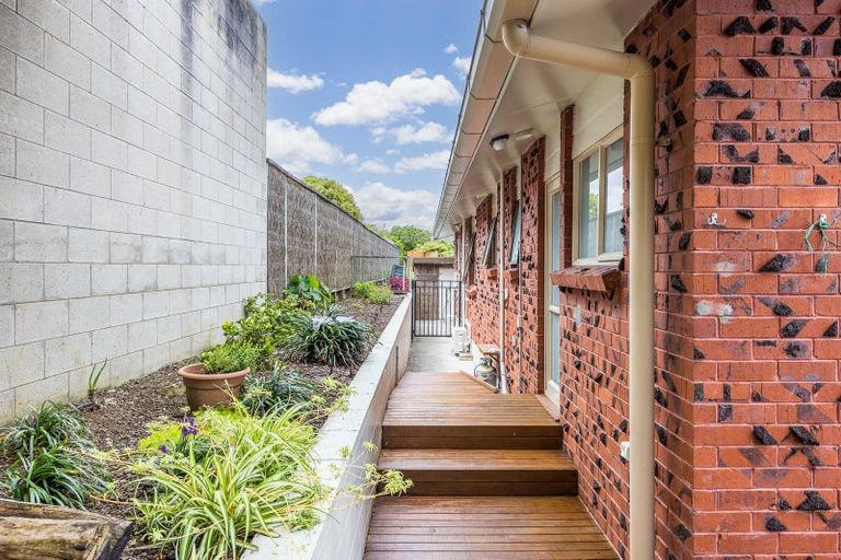 Photo of property in 9a Pendene Place, Forrest Hill, Auckland, 0620