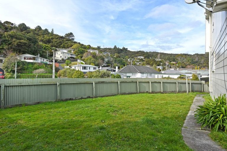 Photo of property in 16 Wagon Road, Stokes Valley, Lower Hutt, 5019