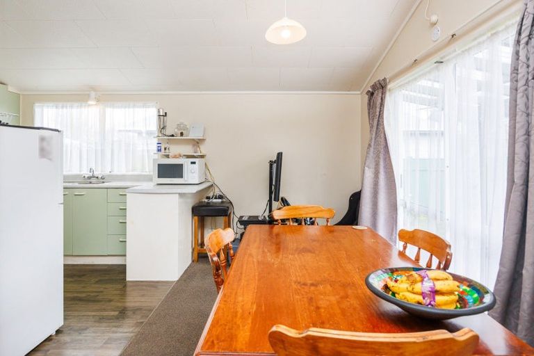 Photo of property in 28 Tiller Close, Kelvin Grove, Palmerston North, 4414