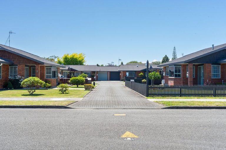 Photo of property in 2 Surrey Lane, Levin, 5510