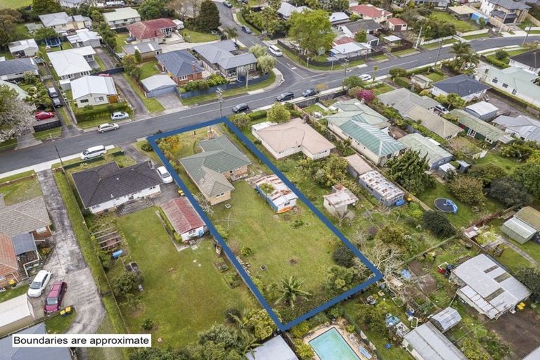 Photo of property in 16 Ward Crescent, Te Atatu Peninsula, Auckland, 0610