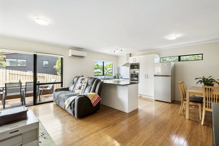 Photo of property in 4/10 Heathglen Place, Bayview, Auckland, 0629