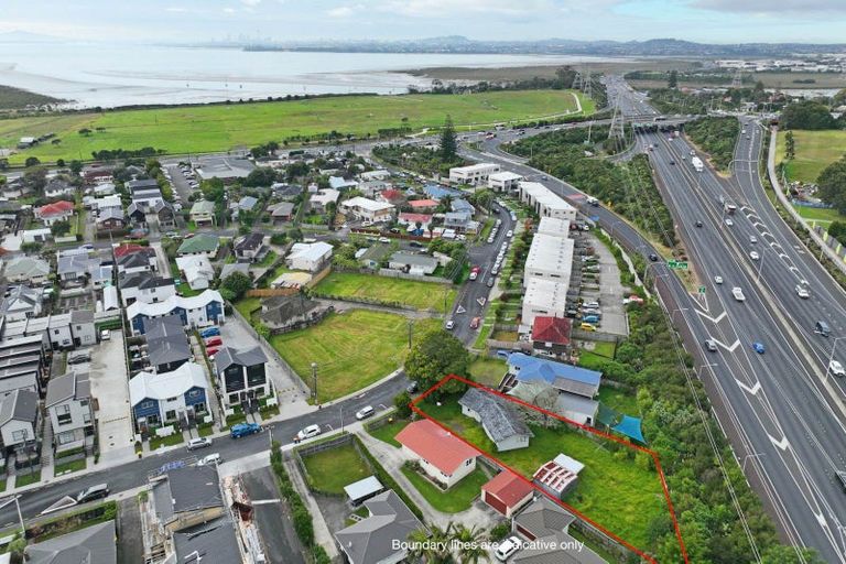 Photo of property in 38 Titoki Street, Te Atatu Peninsula, Auckland, 0610