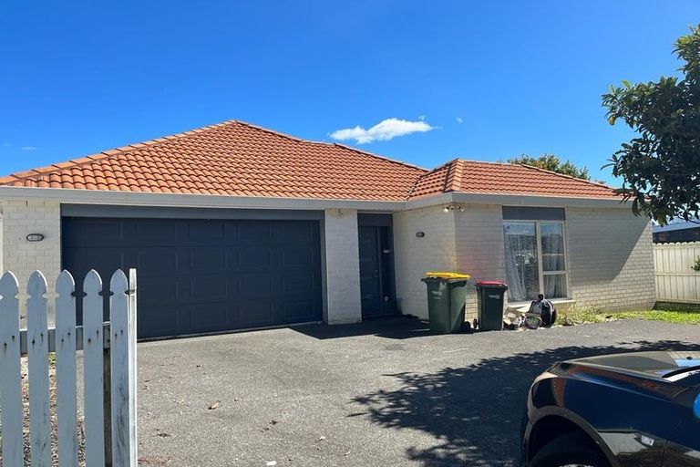 Photo of property in 1/171 Botany Road, Botany Downs, Auckland, 2010