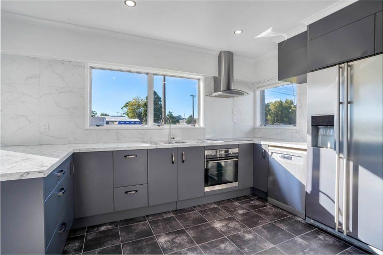 Photo of property in 24 Great North Road, Winton, 9720