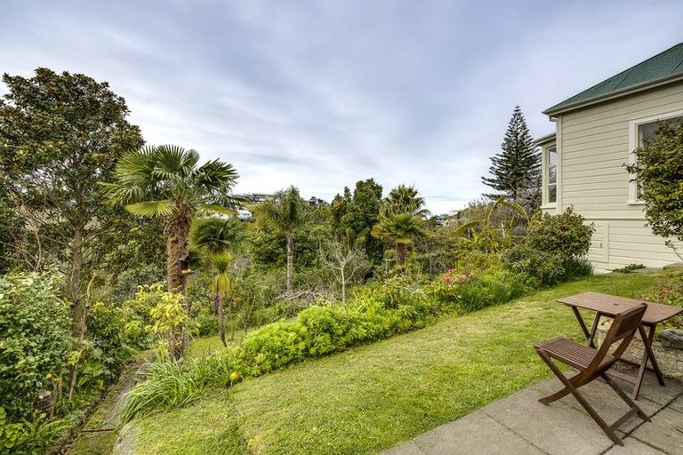 Photo of property in 13 Roslyn Road, Bluff Hill, Napier, 4110