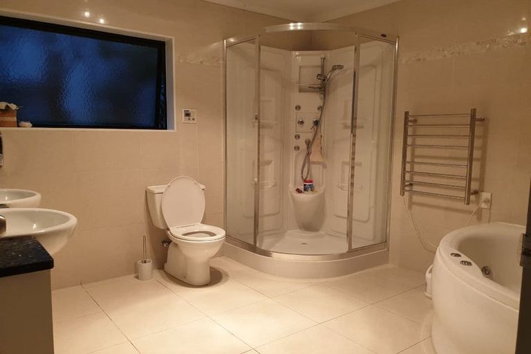 Photo of property in 86 San Marino Drive West, Henderson, Auckland, 0612