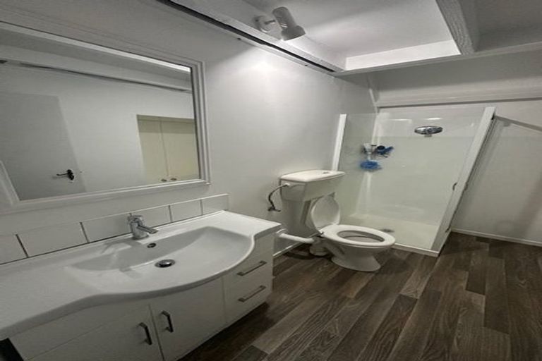 Photo of property in 2/62 South Karori Road, Karori, Wellington, 6012