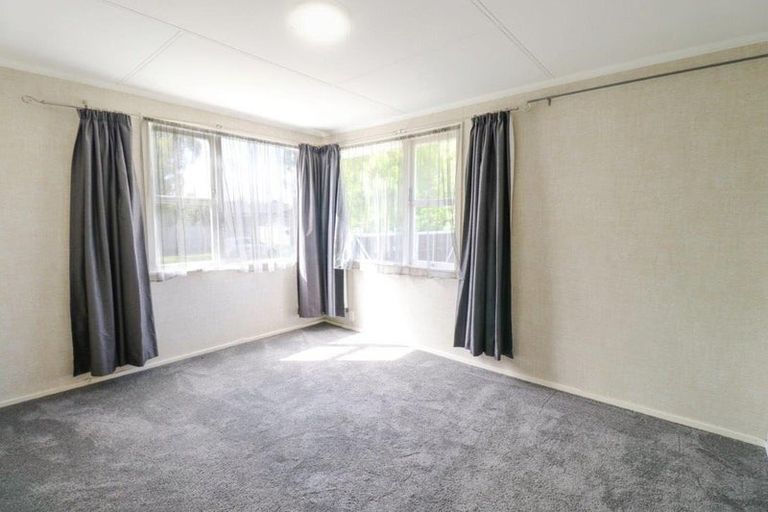 Photo of property in 143 Ruamahanga Crescent, Terrace End, Palmerston North, 4410