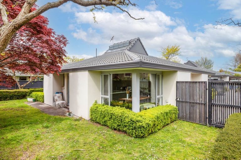 Photo of property in 1/195b Wairakei Road, Bryndwr, Christchurch, 8053