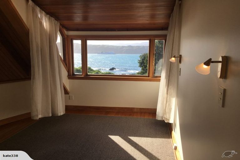 Photo of property in 2/158 Breaker Bay Road, Breaker Bay, Wellington, 6022