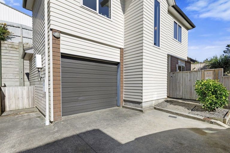 Photo of property in 8/16 Black Rock Road, Newlands, Wellington, 6037