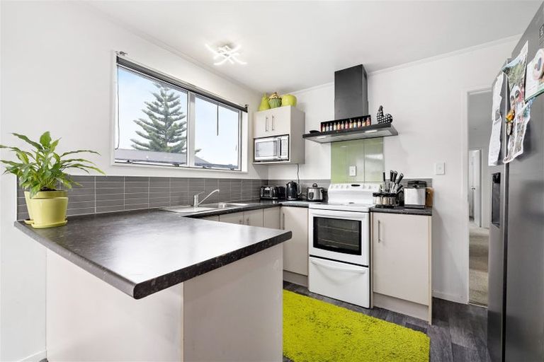 Photo of property in 2/13 Etherton Drive, Weymouth, Auckland, 2103