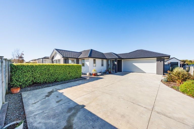Photo of property in 34 Dogwood Way, Milson, Palmerston North, 4414