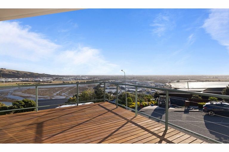 Photo of property in 72 Cannon Hill Crescent, Mount Pleasant, Christchurch, 8081