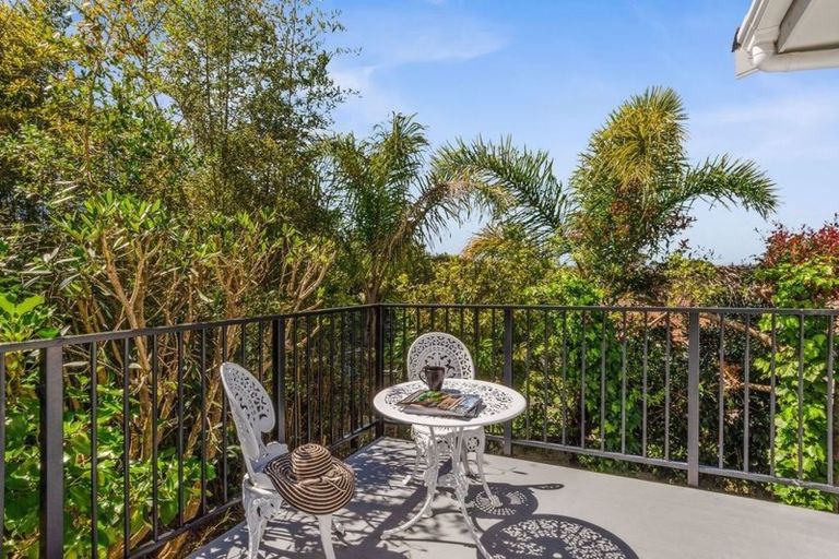 Photo of property in 11 Elmira Place, Browns Bay, Auckland, 0630