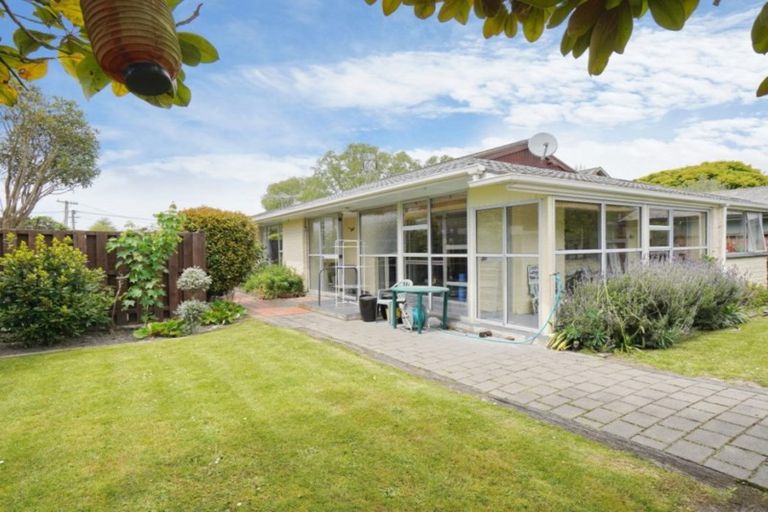 Photo of property in 2/23 Crofton Road, Harewood, Christchurch, 8051