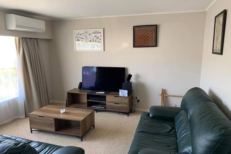 Photo of property in 2/38 Old Lake Road, Narrow Neck, Auckland, 0624