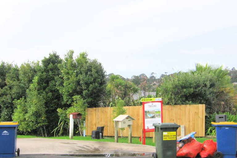 Photo of property in 13a Olwyn Place, Greenhithe, Auckland, 0632