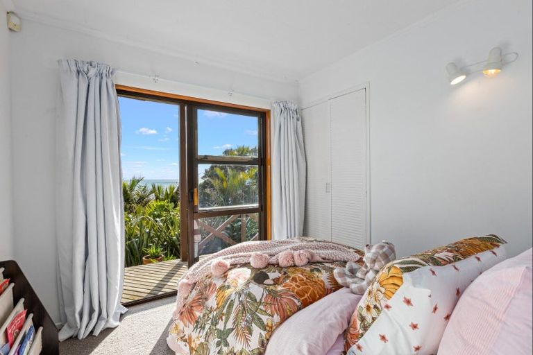 Photo of property in 22 Pendrell Road, Piha, New Lynn, 0772