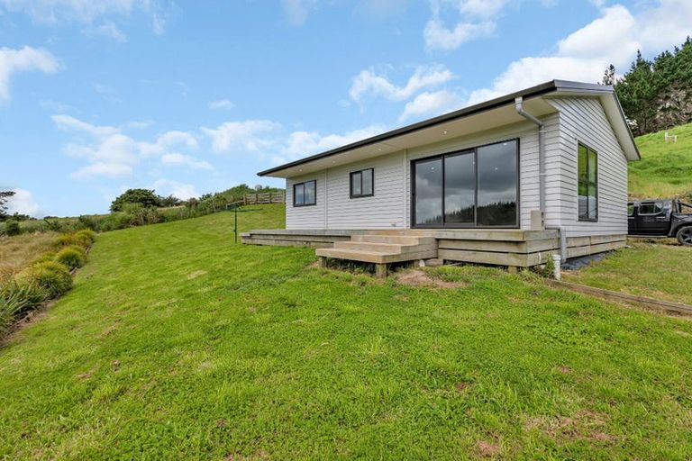 Photo of property in 2568e Paparoa-oakleigh Road, Paparoa, 0571