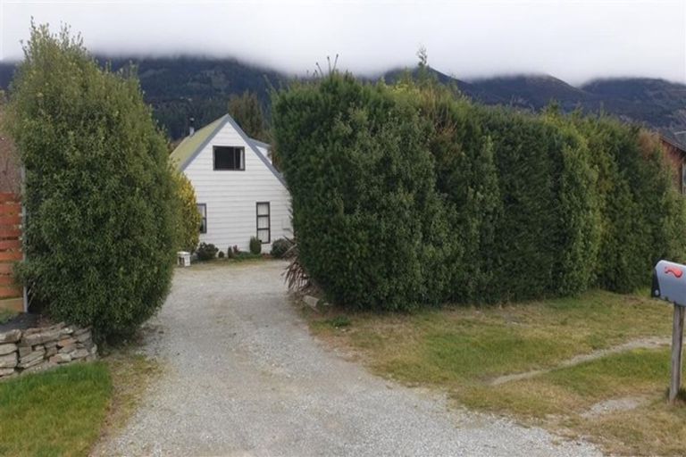 Photo of property in 90 Parry Crescent, Lake Hawea, Wanaka, 9382