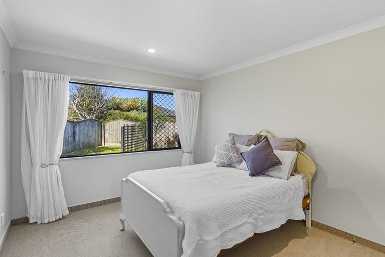 Photo of property in 2 Quadrant Heights, Paraparaumu, 5032