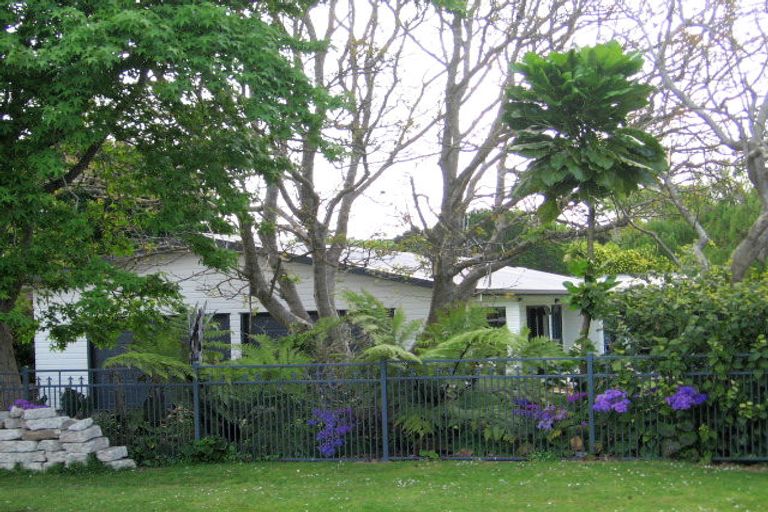 Photo of property in 50-52 Roretana Drive, Athenree, Waihi Beach, 3177