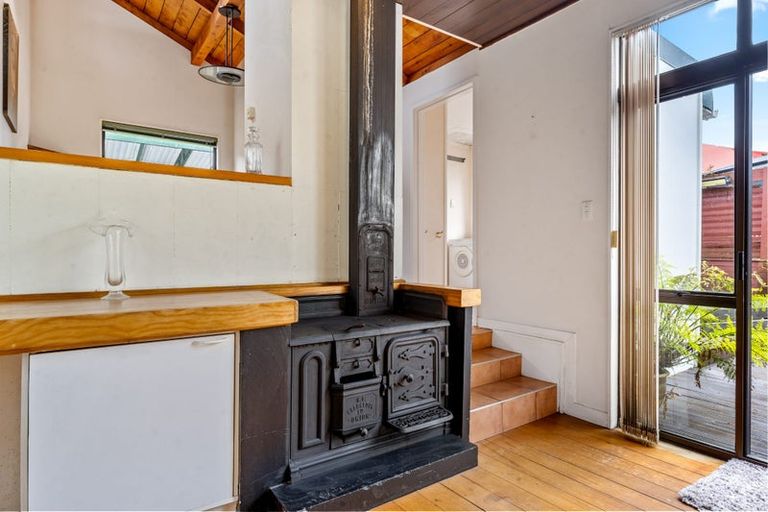 Photo of property in 37 Eugenia Rise, Totara Heights, Auckland, 2105