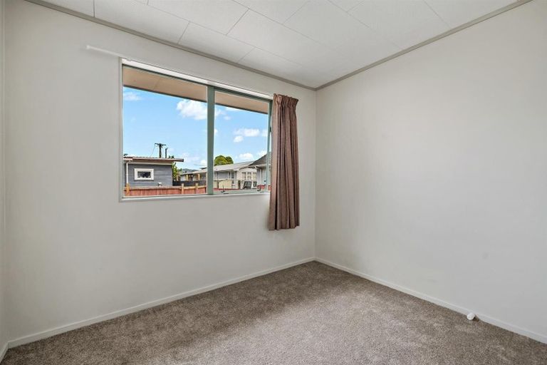 Photo of property in 11a Keeling Road, Henderson, Auckland, 0612