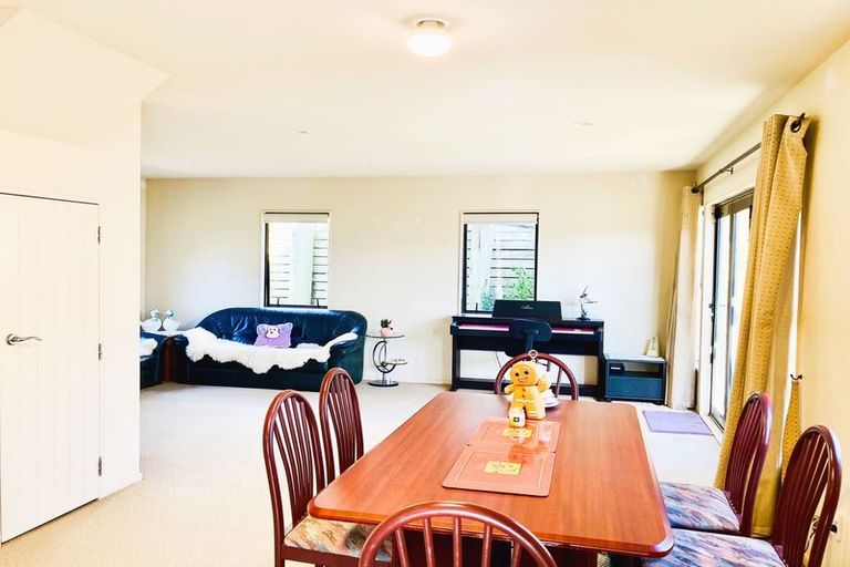 Photo of property in 11/64 Schnapper Rock Road, Schnapper Rock, Auckland, 0632