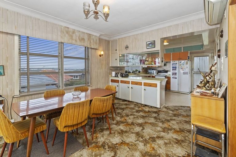 Photo of property in 60 Jaemont Avenue, Te Atatu South, Auckland, 0610