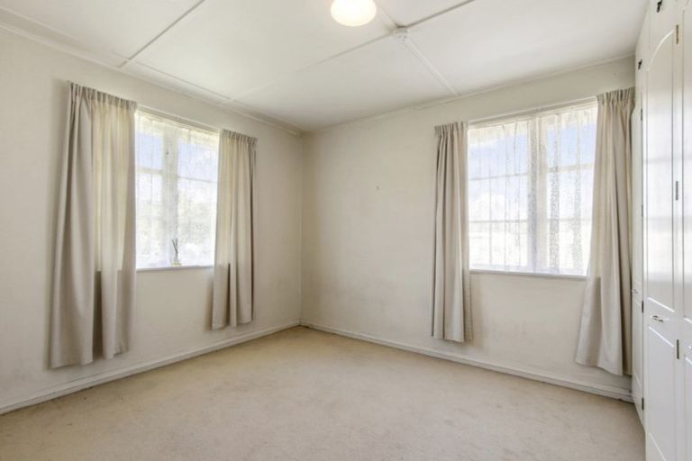 Photo of property in 35 Hewer Crescent, Naenae, Lower Hutt, 5011