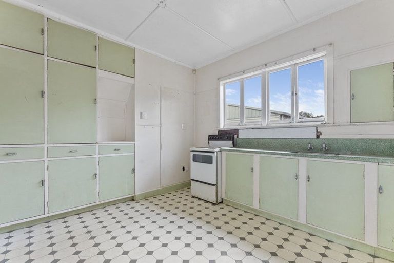 Photo of property in 10 Matai Street, Castlecliff, Whanganui, 4501