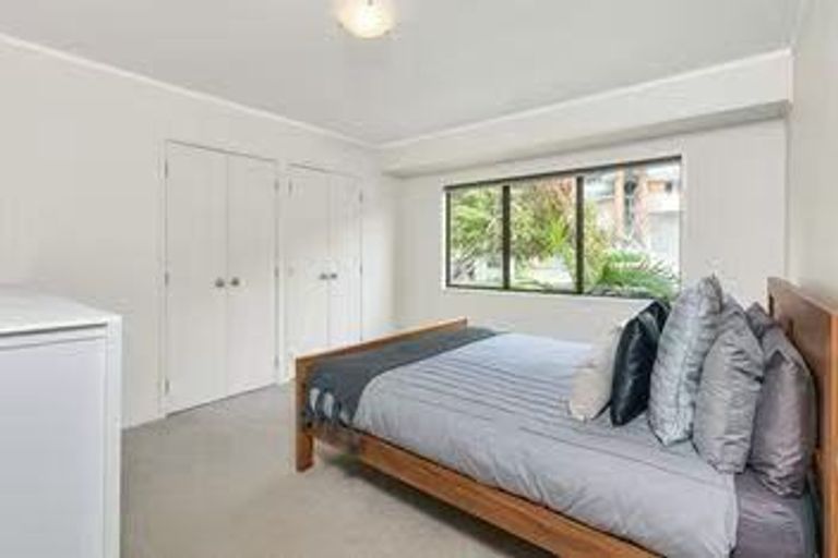 Photo of property in 18 Rogers Avenue, Eastern Beach, Auckland, 2012