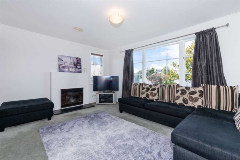 Photo of property in 11 Sylvan Crescent, Te Atatu South, Auckland, 0610