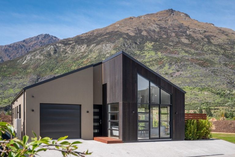 Photo of property in 35 Alps View Place, Lake Hayes, Queenstown, 9304