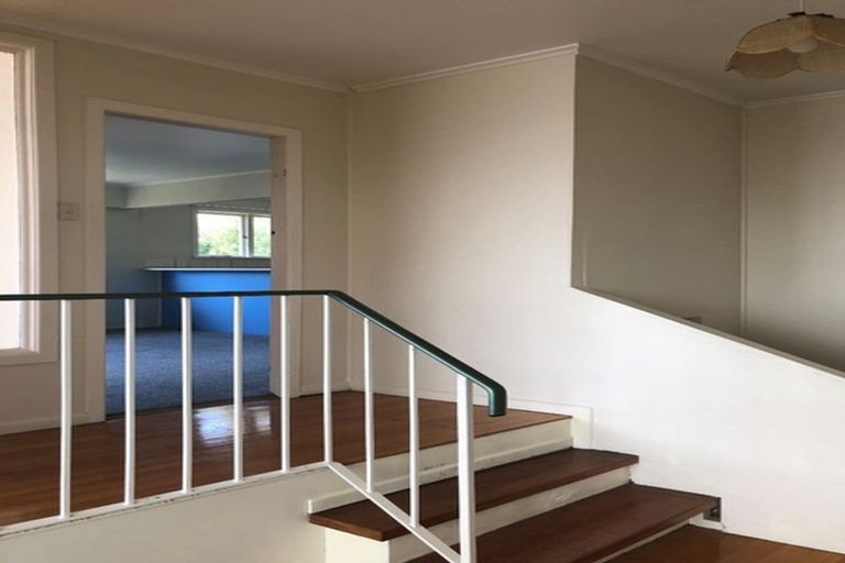 Photo of property in 15 Bancroft Terrace, Newlands, Wellington, 6037