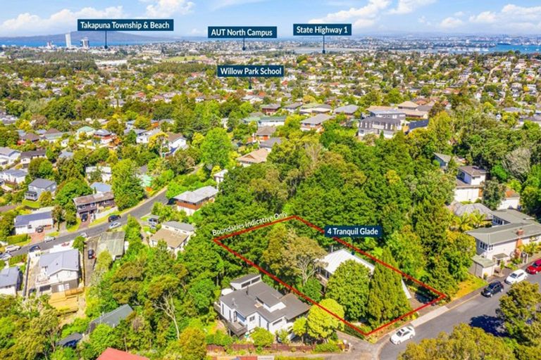 Photo of property in 4 Tranquil Glade, Hillcrest, Auckland, 0627