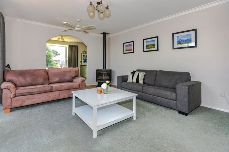 Photo of property in 64 Daniels Road, Redwood, Christchurch, 8051