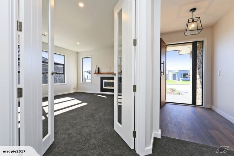 Photo of property in 5 Ruahine Road, Poraiti, Napier, 4112