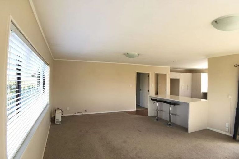 Photo of property in 13 Framalda Place, Conifer Grove, Takanini, 2112